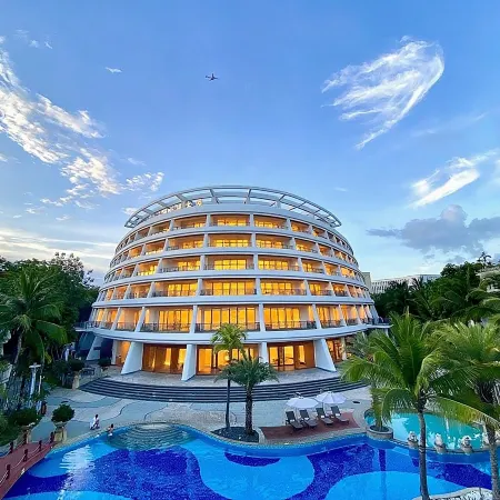 Xinjiang Plaza Holiday Hotel Отели рядом с Аэропорт Феникс