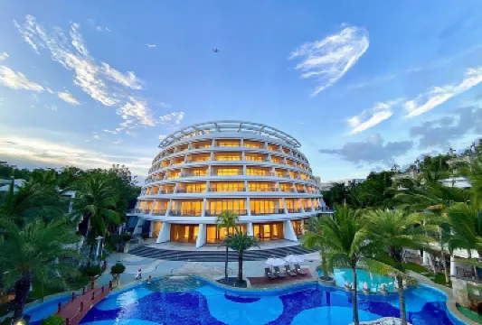 Xinjiang Plaza Holiday Hotel Hotels near Fenghuang Airport Railway Station