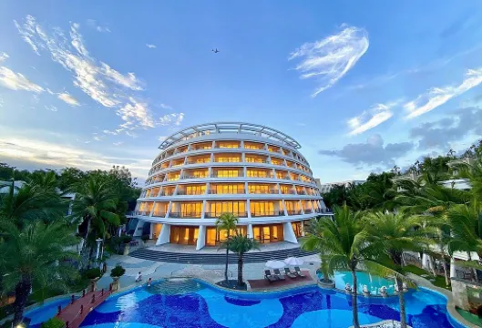 Xinjiang Plaza Holiday Hotel