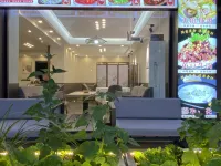 Emei Mountain Hongqi Hotel (Emei Mountain Scenic Area Store) Hotels near Qingyin Pavilion