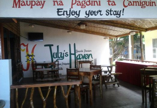 숙소 근처 해변 풍경