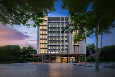 Oriental Dole Enjoyment Hotel (Oriental Culture Square High speed Railway Station Branch) Отели рядом со станцией Dongfang Railway Station