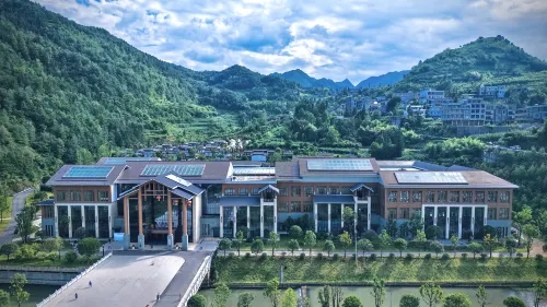 Jiugu Shui Hot Spring Courtyard Hotel di Hezhang