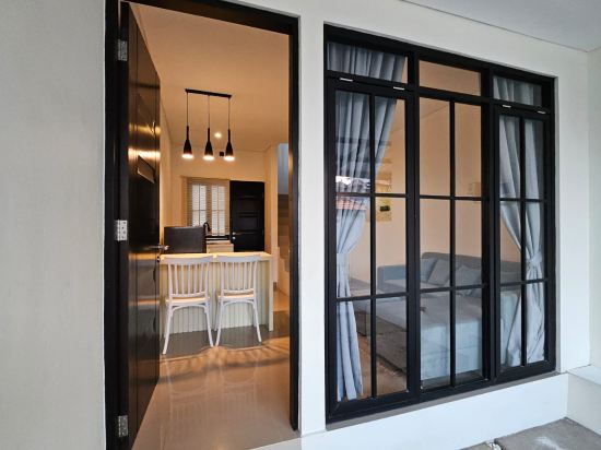 Casandi Townhouse