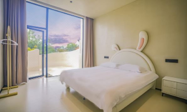 Floating Hideaway Mountain Stone Stream Hotel