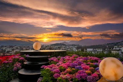 Peak Vista-Golden Peaks View Resort: Sky Garden Café & Snow Mountain Terrace (Lijiang Ancient Town) 리장금탑 관광지 주변 호텔