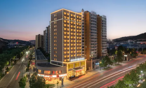 Fenghuang Polan Hotel