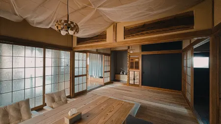 Japanese modern traditional house. 4 mins to Station& sea. Pets ok. 130 m2, max 6 people