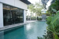 Seda Abreeza Davao - Pools