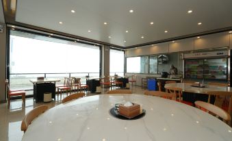 Meiliyue Residential Homestay(Feilaisi Meili Snow Mountain Scenic Area Store)