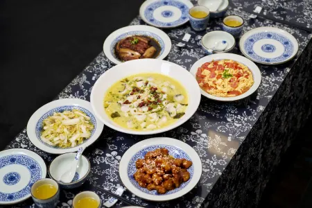 Hengdian World Studios · Grand Hotel (Near Qin Dynasty Palace & Riverside Scene Qingming Picture)