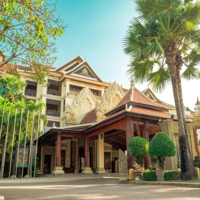 Empress Angkor Resort & Spa Hotels near សួន បៃតងអង្គរ