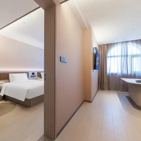 HanTing Hotel (Zhumadian Queshan Longshan Avenue)