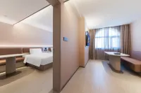 HanTing Hotel (Zhumadian Queshan Longshan Avenue) - 2-Star