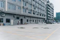 Yizhi Hotel (Qingyuan Yingde Binjiang Park Branch) - parking