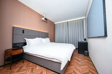 ELONGme Отели рядом с достопримечательностью «School of Software, Shandong University»