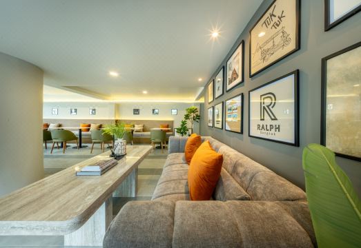 Ralph Poshtel 현대적인 로비