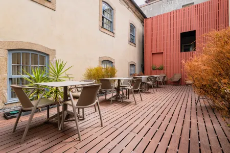 Casa Dos Lóios by Shiadu Отели рядом с достопримечательностью «Университет Порту»