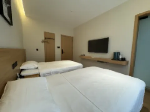 Fengjie Qutang Yijing Hotel