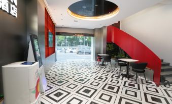 EASYINN Yizhu Holiday Hotel (Nanchang Honggutan Wanda Plaza Qiushui Park)