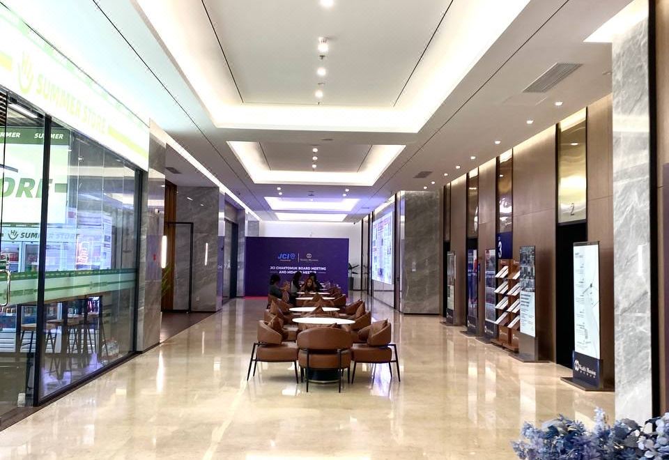 Riva Phnom Penh 인피니티 풀