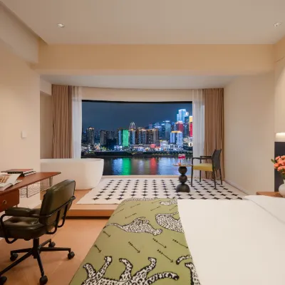 Yangji Moting Riverside Hotel (Jiefangbei Hongyadong Branch) Hotels near Huang Garden Bridge