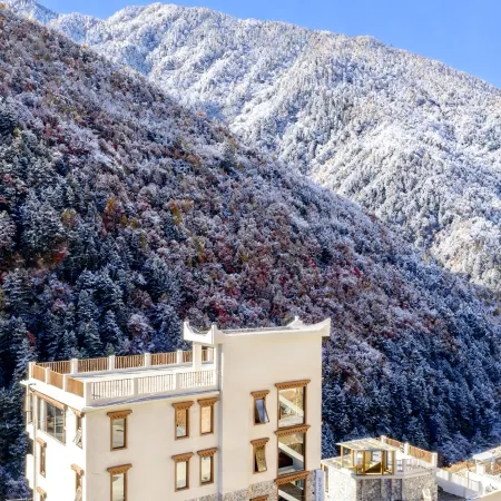 Xunguang Yuegui · Snow Mountain Secret Boutique Stay (Mount Siguniang Scenic Area)
