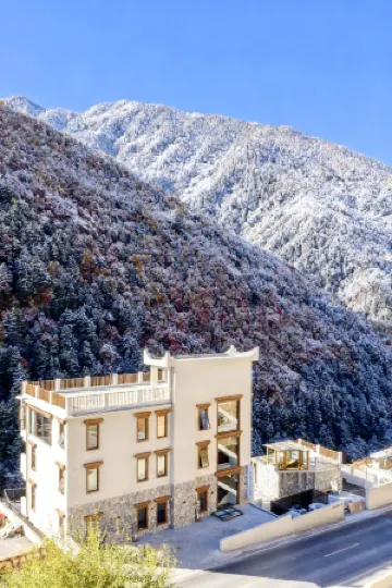 Xunguang Yuegui · Snow Mountain Secret Boutique Stay (Mount Siguniang Scenic Area)