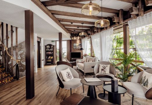 호텔 샬레 스위스의 전형적인 스위스 샬레 스타일 외관