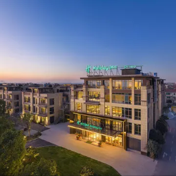 Holiday Inn Shanghai International Resort by IHG