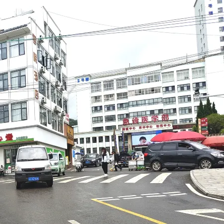 Ludian Junyue Smart Hotel (Cultural Square Zhaotong Third People's Hospital)
