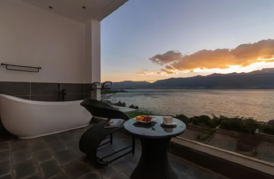 Lugu Lake Honeymoon Solu Boutique Holiday Hotel