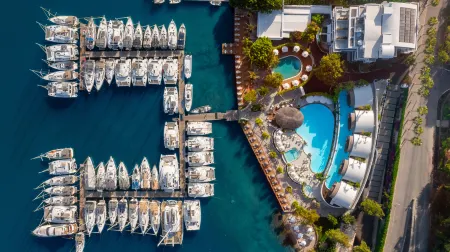 Yacht Classic Hotel - Boutique Class