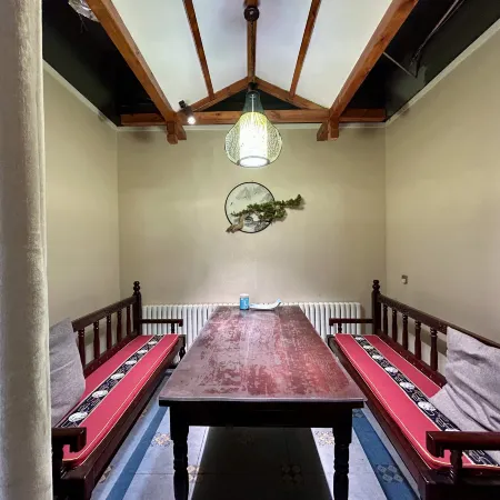 Yumen Boyue Hotel