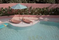 Yueqi Bay Homestay (Wanning Riyue Bay) - Инфинити-Бассейном