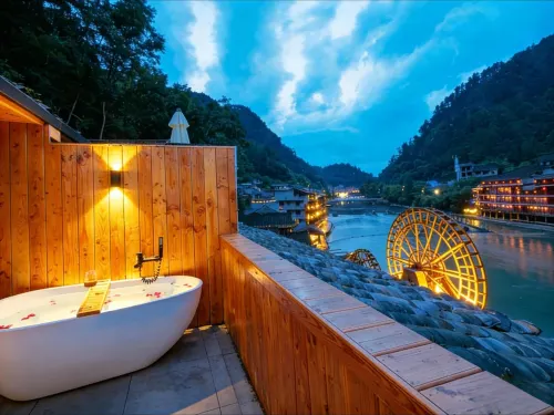 Zui Jiang Yue Smart River View Homestay (Fenghuang Ancient Town Tuojiang Yunqiao) - Inns