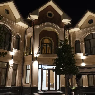 交響樂精品酒店 鄰近诺夫扎的酒店