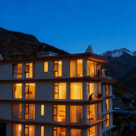 Cloudrest Moon Cliff Lodge