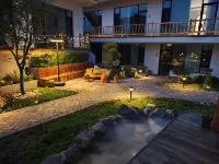 暖香屋·Meet陽光小院美宿（特克斯八卦城店）
