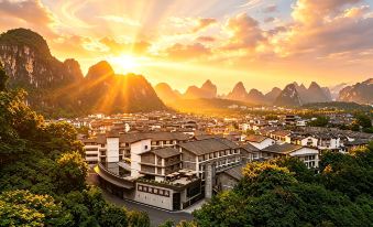 Lijiang Scenery Resort (Yangshuo West Street, Li River Scenic Area)