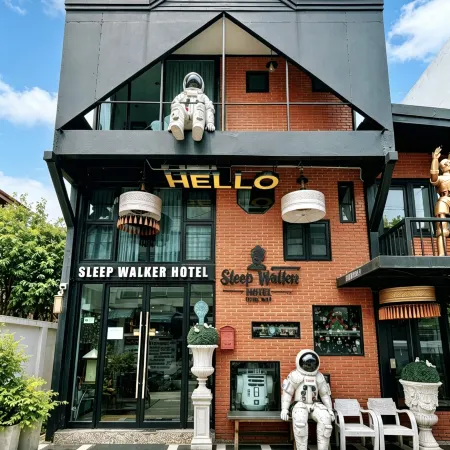 Sleep Walker Poshtel Отели рядом с достопримечательностью «Храм Ват-Суан-Док»