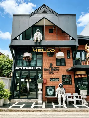 Sleep Walker Poshtel Hotels near Phra Sing