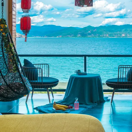 Lakeside Courtyard Hote