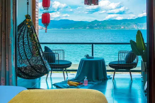 Lakeside Courtyard Hote