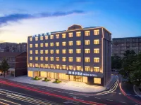 Moore Hotel (Dalian Fujiazhuang Beach Resort Branch)