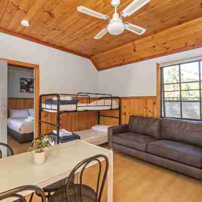 Wairo Beach Holiday Park Rooms