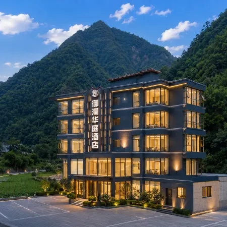 Lixian Bipeng Valley Yulan Huating Hotel
