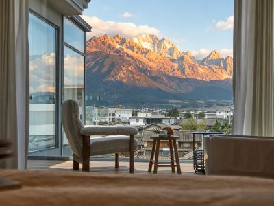 Lijiang Yu Xue Yi Jing Snow Mountain View Resort Hotel
