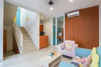 Sans Stay Nagomi Gayamsari Semarang - parking