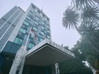 Horison Arcadia Wahid Hasyim Hotels near Sarinah